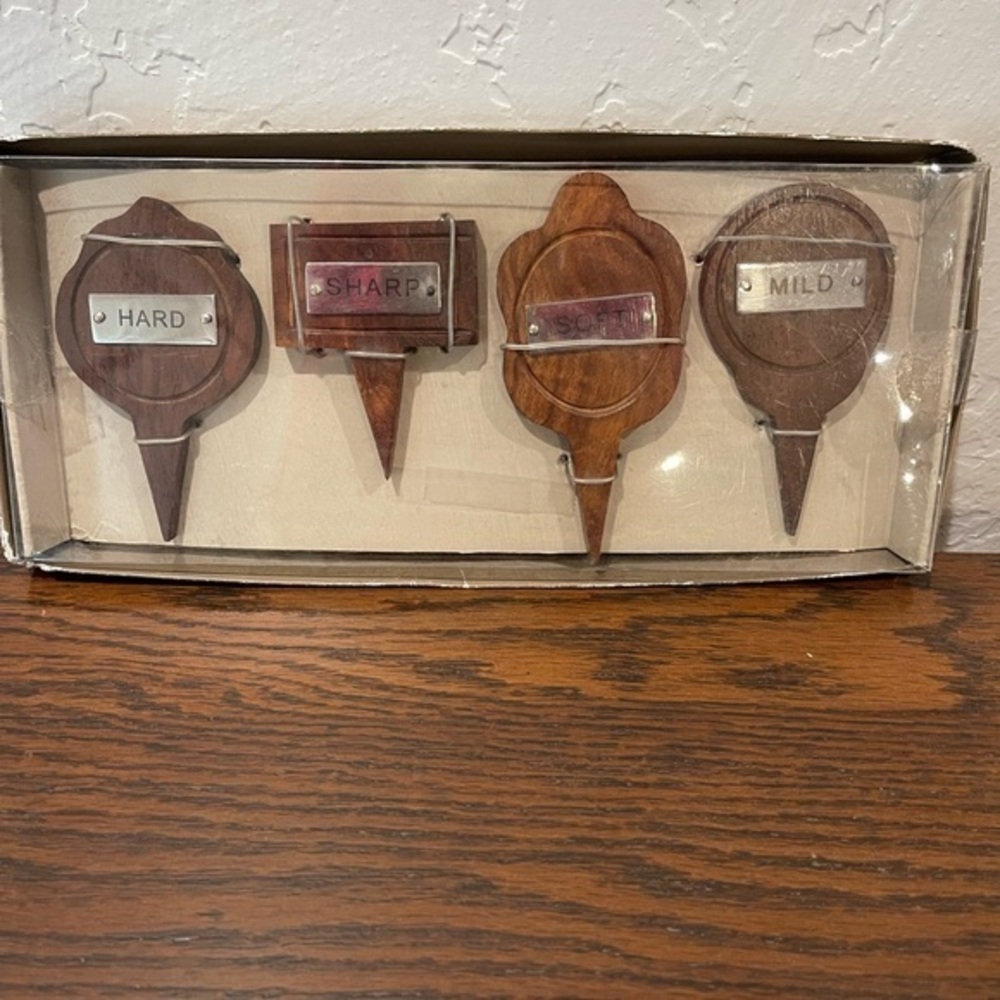 Pier one CHEESE SIGNS new in box